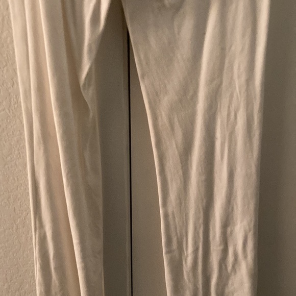 BeBe White LG Pants extremely wrinkled. Excellent condition. - Picture 4 of 4